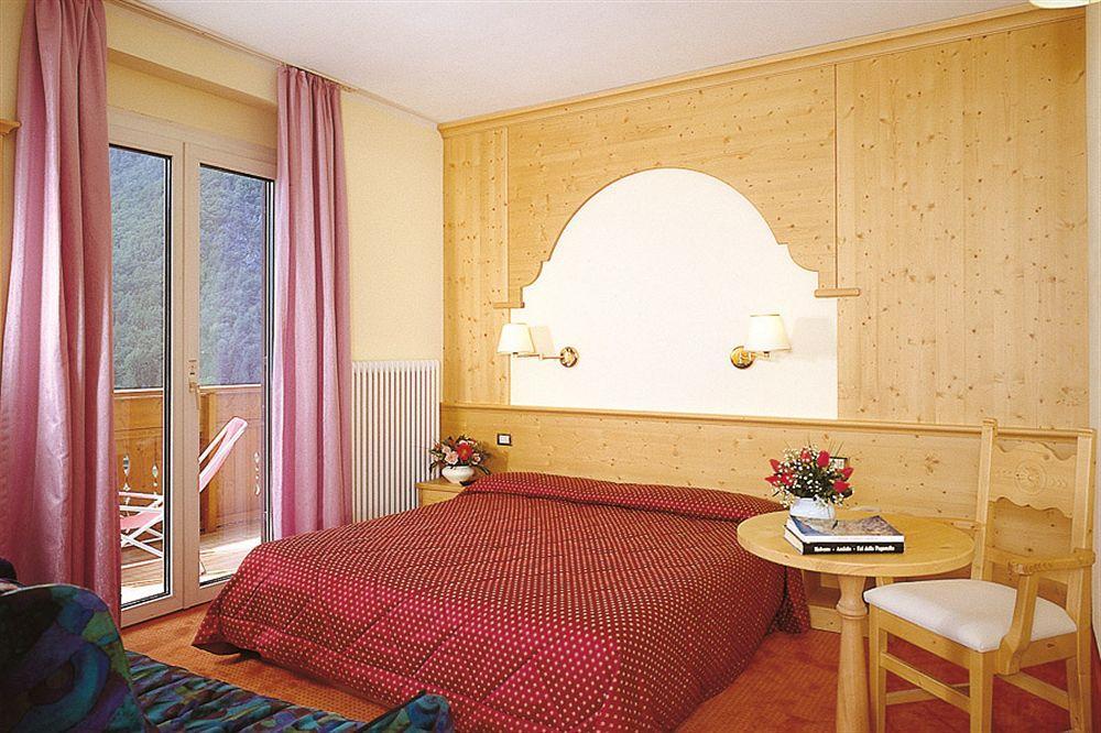 Hotel Olympia Molveno Eksteriør billede